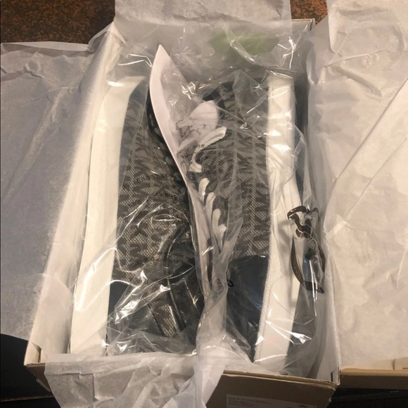 Michael Kors shoes - Picture 4 of 4